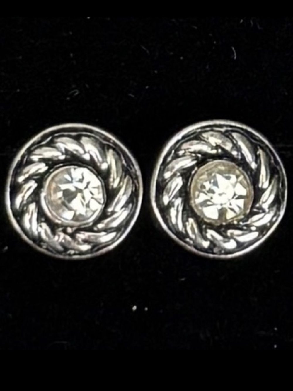 Beautiful, vintage simple, silvertone, bling etched pierced earrings - Picture 1 of 9
